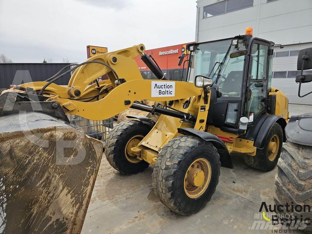 CAT 906 M Iekrāvēji uz riteņiem