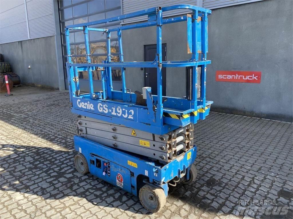 Genie GS1932 Šķerveida pacēlāji