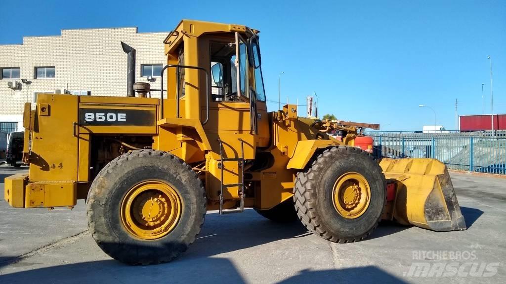 CAT 950E Iekrāvēji uz riteņiem