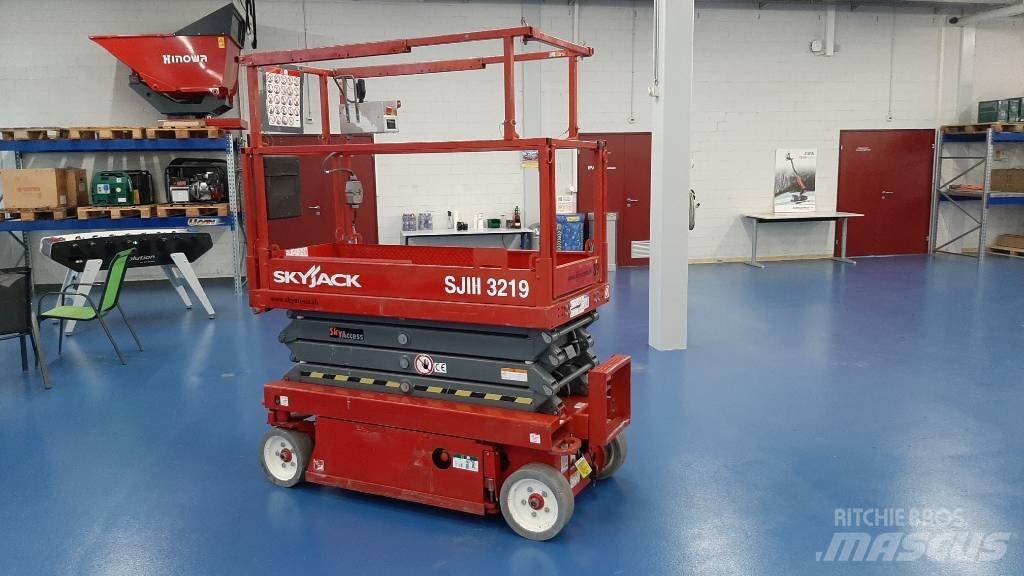 SkyJack SJIII 3219 Šķerveida pacēlāji