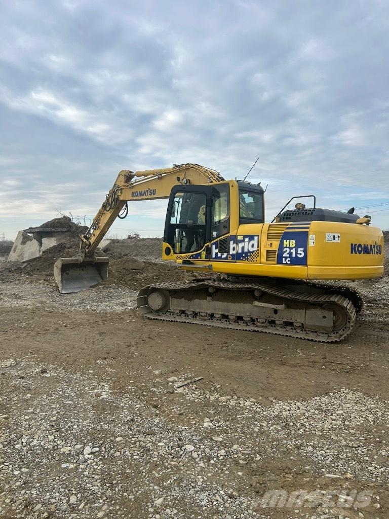 Komatsu HB 215 LC-1 Kabīnes un interjers