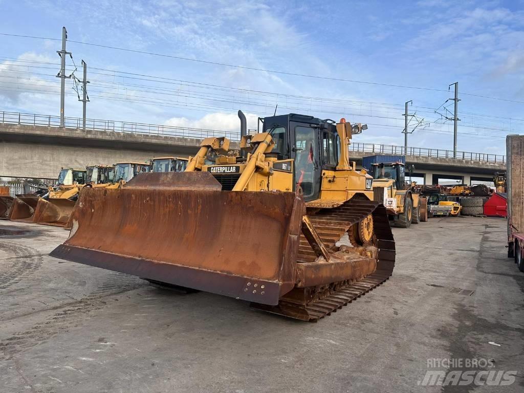 CAT D6T Kāpurķēžu buldozeri