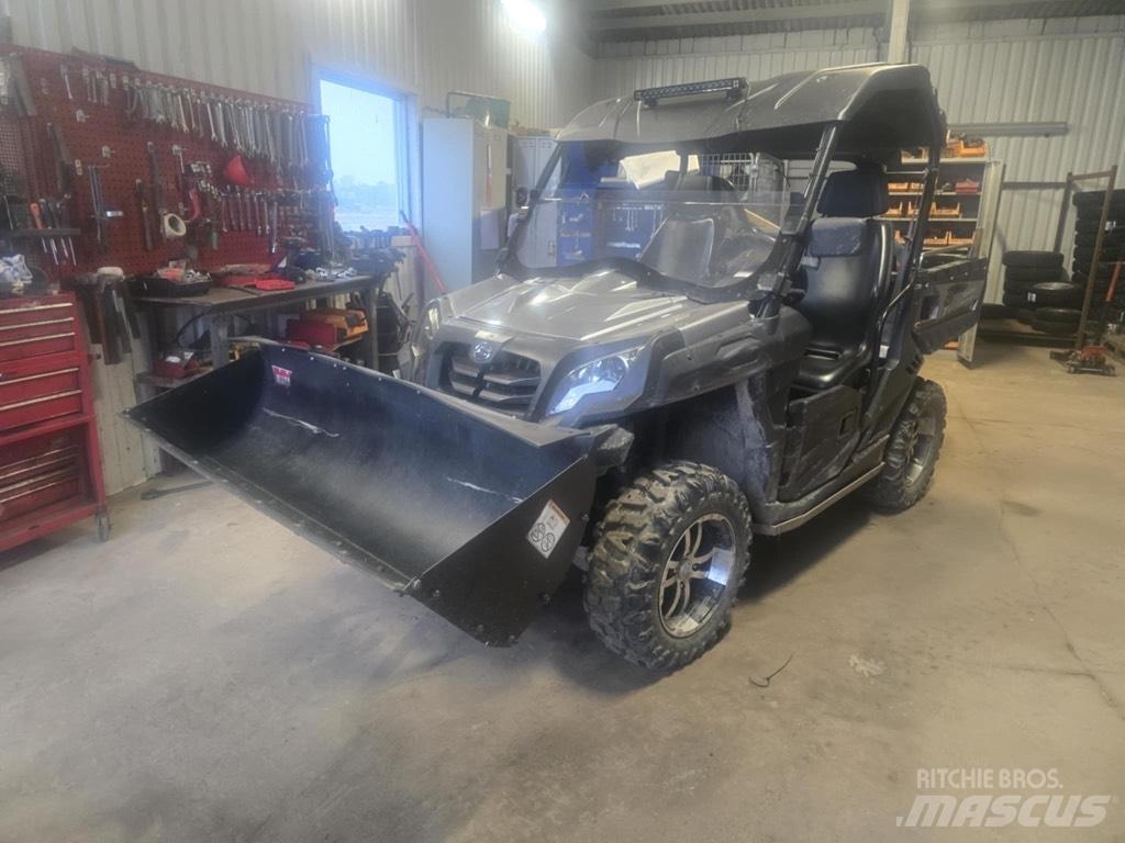 UTV CF 850 Mini ekskavatori < 7 t