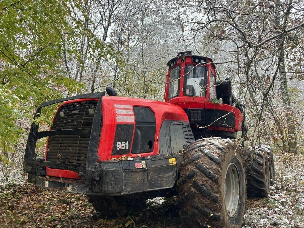 Komatsu 951 Harvesteri