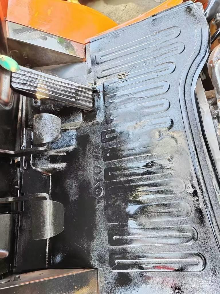 Toyota FD 30 Tehnika ar dīzeļa dzinēju