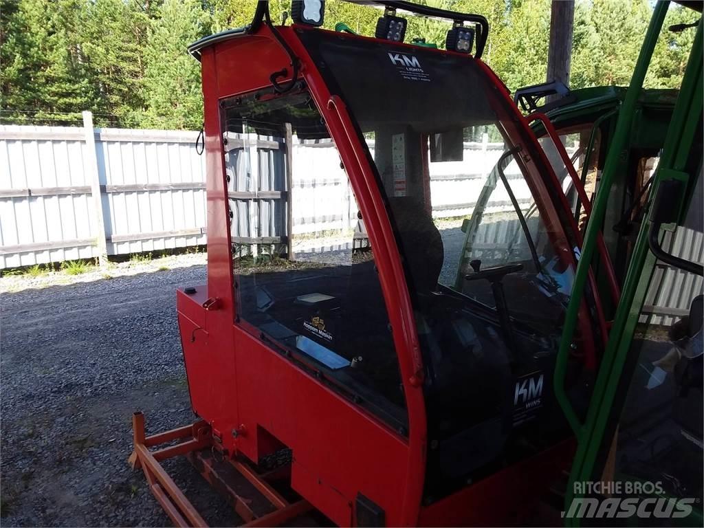Komatsu 951 Kabīnes un interjers