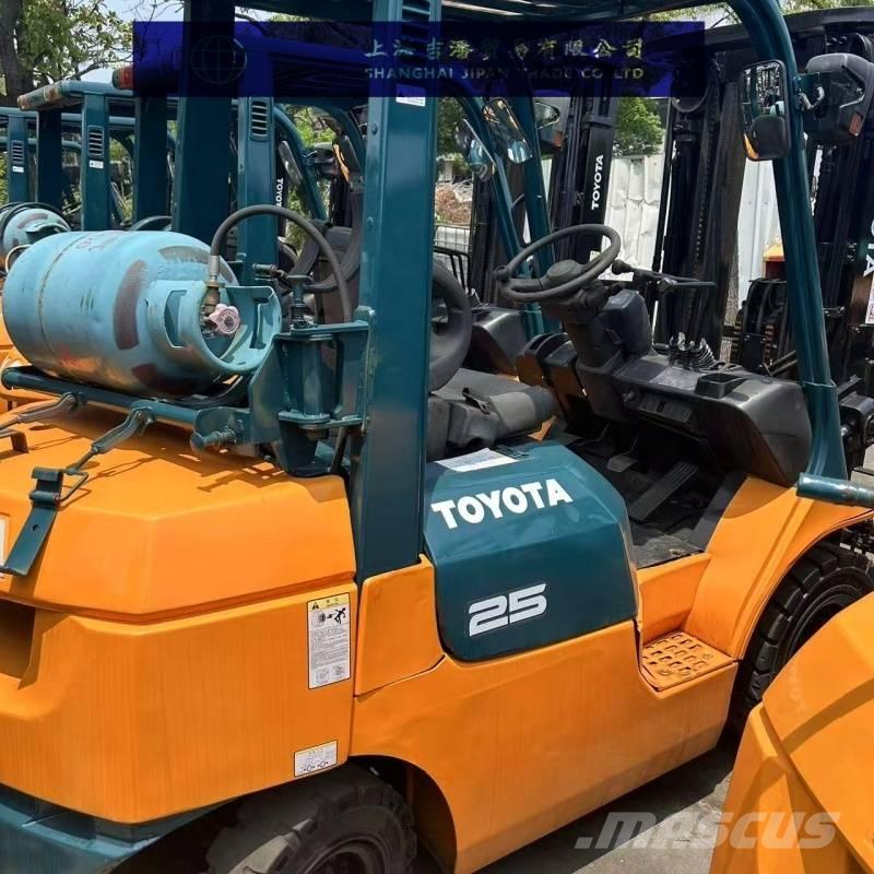 Toyota 7 FGU 25 Tehnika ar dīzeļa dzinēju