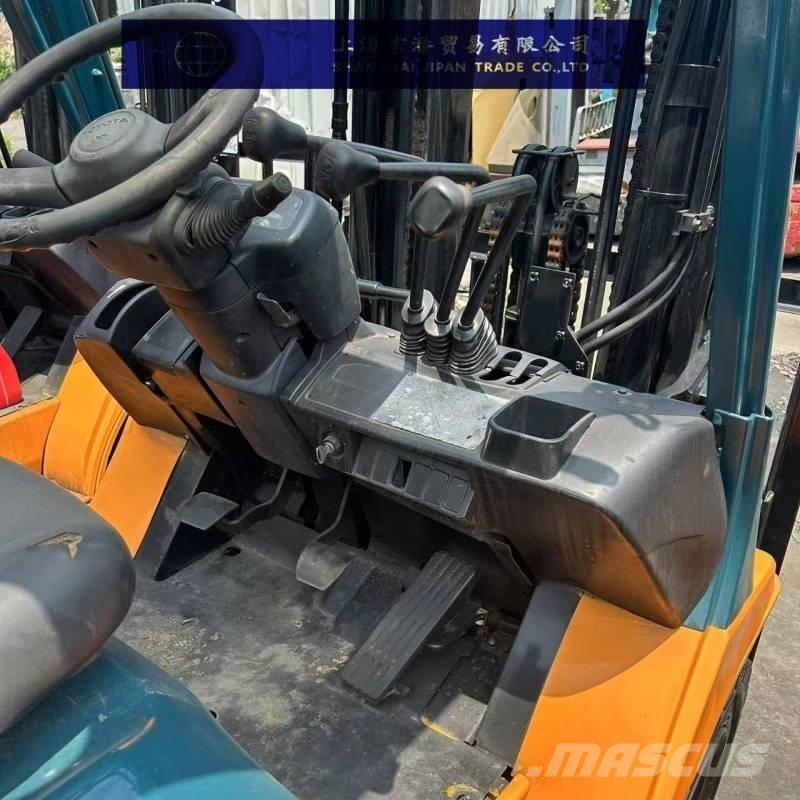 Toyota 7 FGU 25 Tehnika ar dīzeļa dzinēju