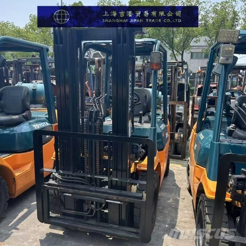 Toyota 7 FGU 25 Tehnika ar dīzeļa dzinēju