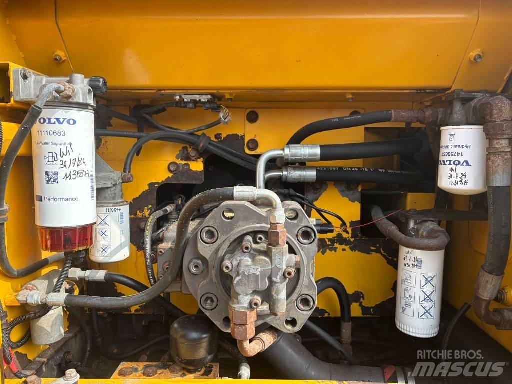 Volvo EC 220 DL Kāpurķēžu ekskavatori