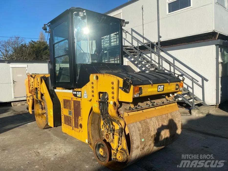 CAT CB 44 B Divvalču grunts veltņi