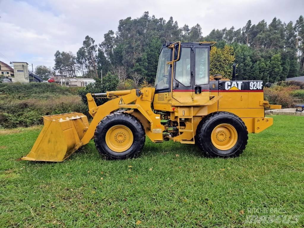 CAT 924F Iekrāvēji uz riteņiem