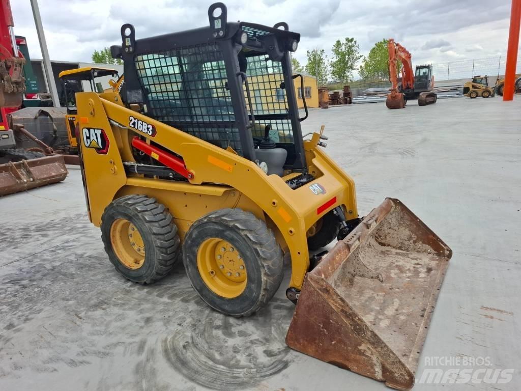 CAT 216 B 3 Lietoti riteņu kompaktiekrāvēji