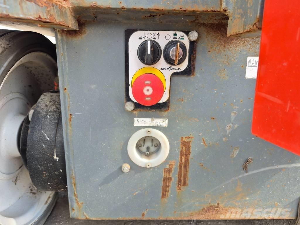 SkyJack SJ 4740 Šķerveida pacēlāji