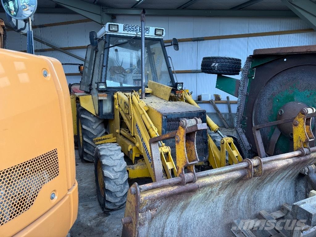 JCB 3 CX Ekskavatori-iekrāvēji