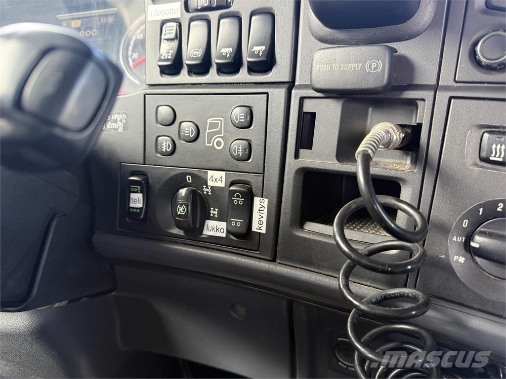 Scania R 730 8X4 Treileri ar āķi