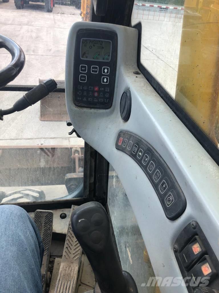 JCB JS145W Ekskavatori uz riteņiem