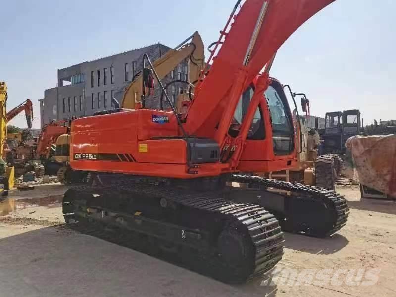 Doosan DX 225 Kāpurķēžu ekskavatori