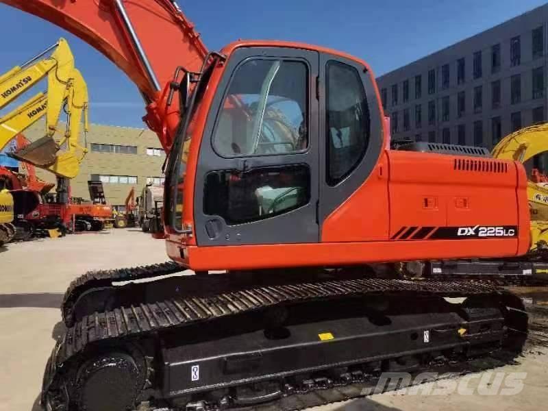 Doosan DX 225 Kāpurķēžu ekskavatori