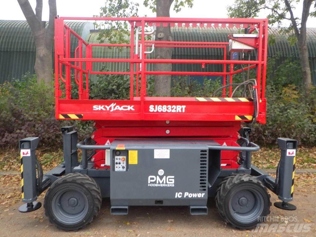 SkyJack SJ6832RT Šķerveida pacēlāji