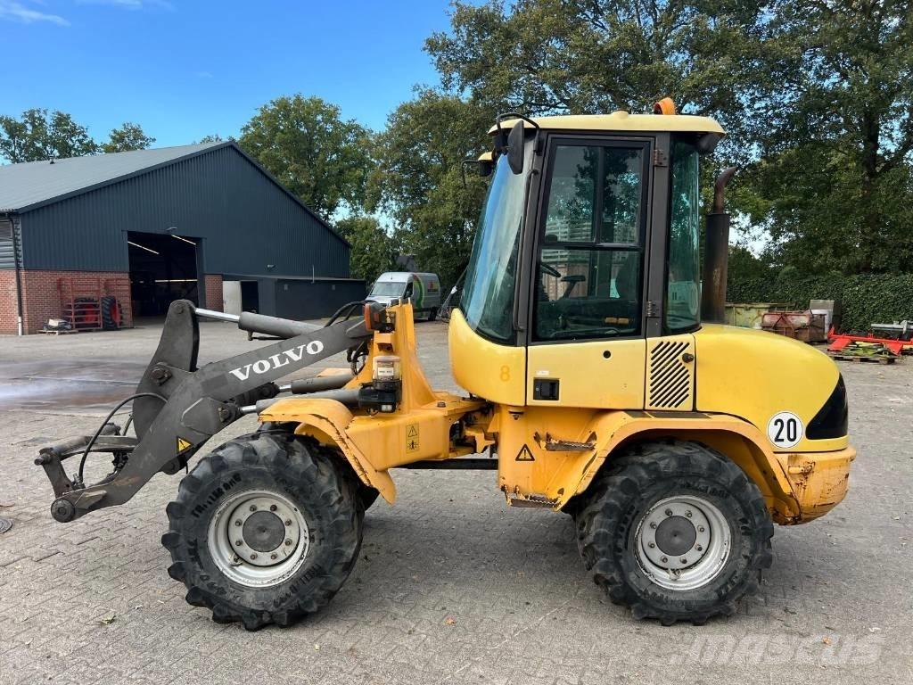 Volvo L 30 B Iekrāvēji uz riteņiem
