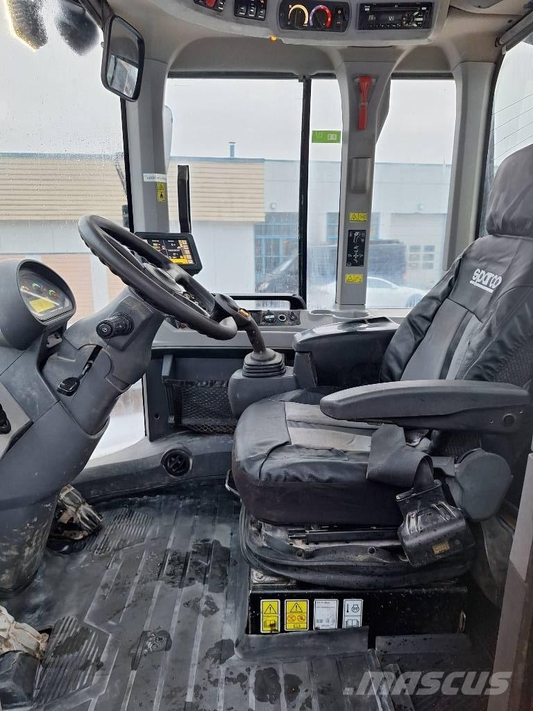 CAT 926 M Iekrāvēji uz riteņiem