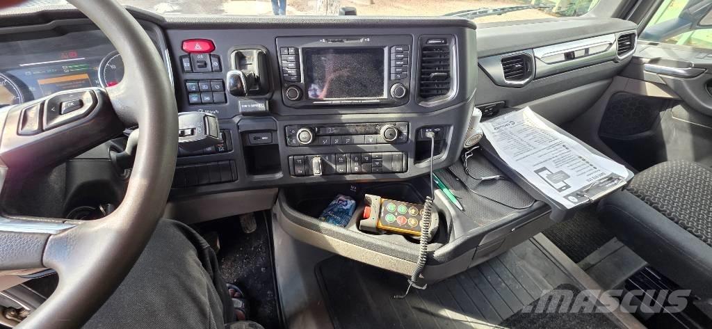 Scania R 500 Treileri ar āķi