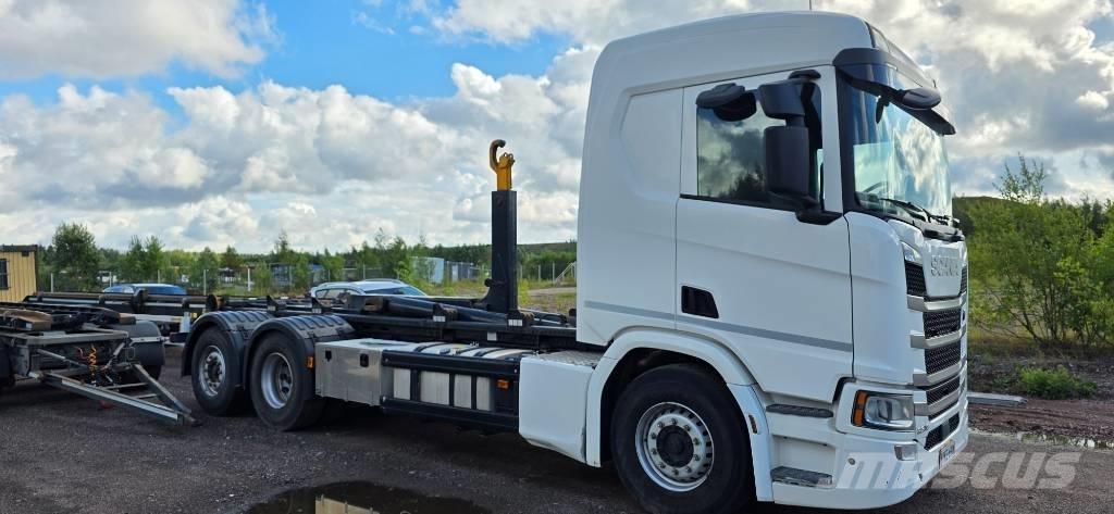 Scania R 500 Treileri ar āķi