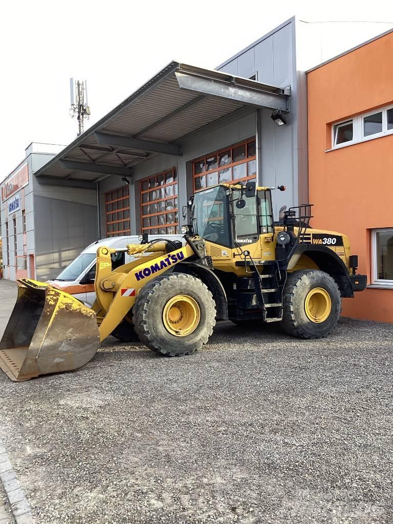 Komatsu WA380-8E0 Iekrāvēji uz riteņiem