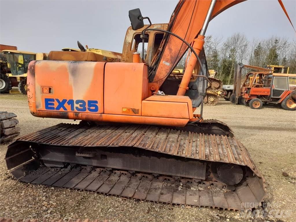 Hitachi EX135 Traktori