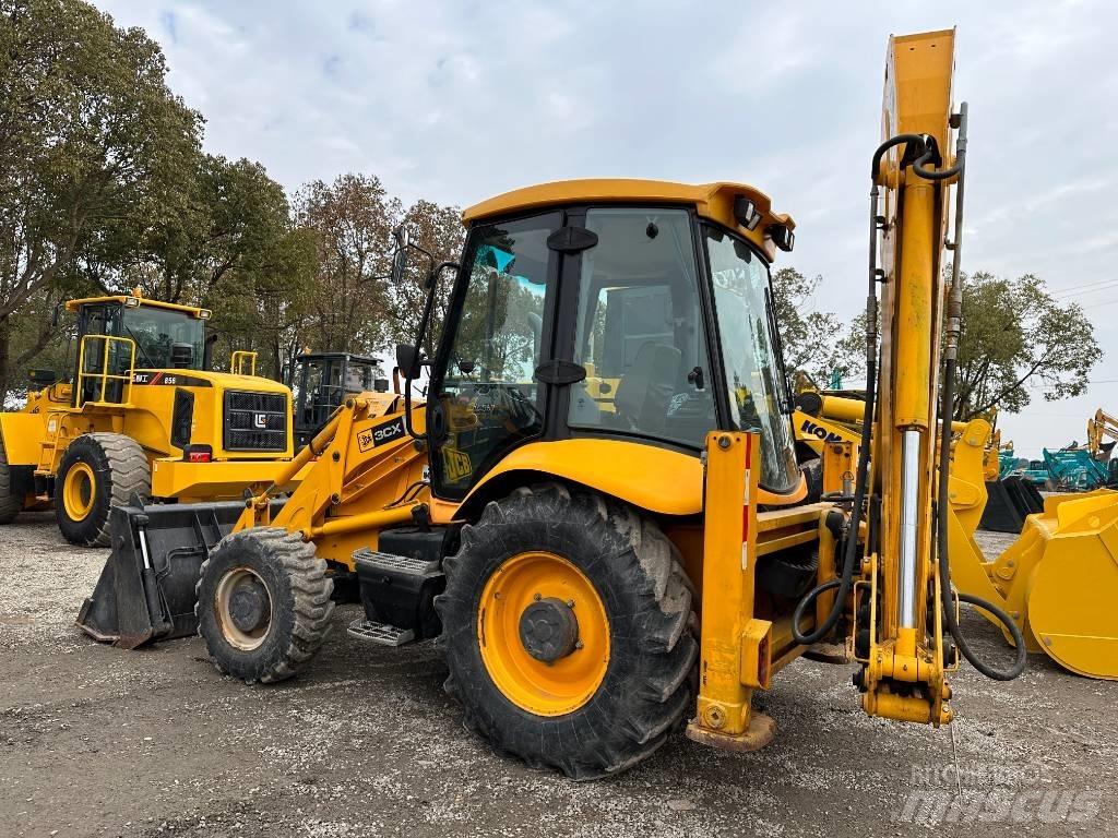 JCB 3 CX Ekskavatori-iekrāvēji