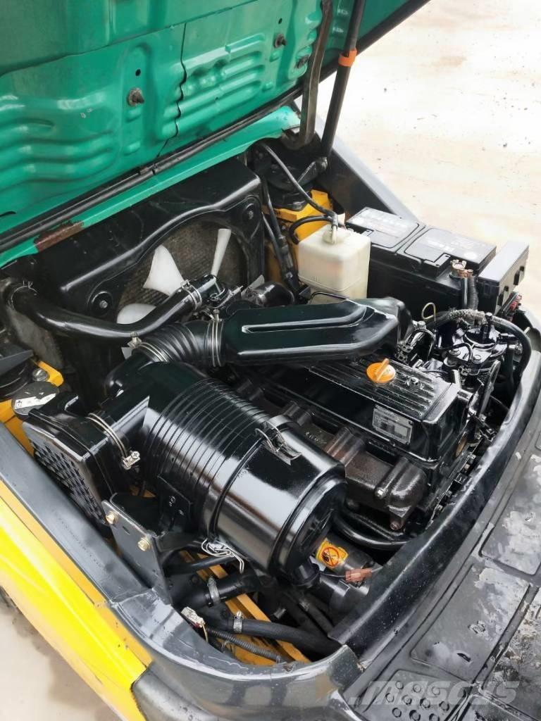 Komatsu 3t Tehnika ar dīzeļa dzinēju