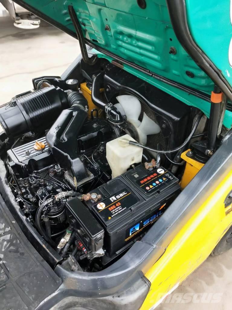 Komatsu 3t Tehnika ar dīzeļa dzinēju