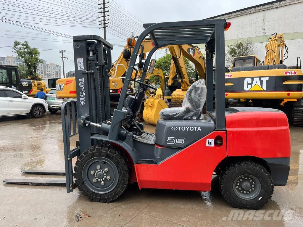 Toyota FD 35 Tehnika ar dīzeļa dzinēju