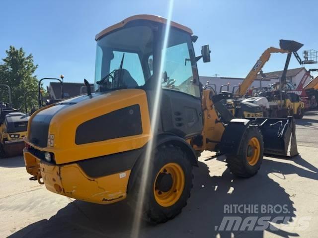 JCB 406 Iekrāvēji uz riteņiem