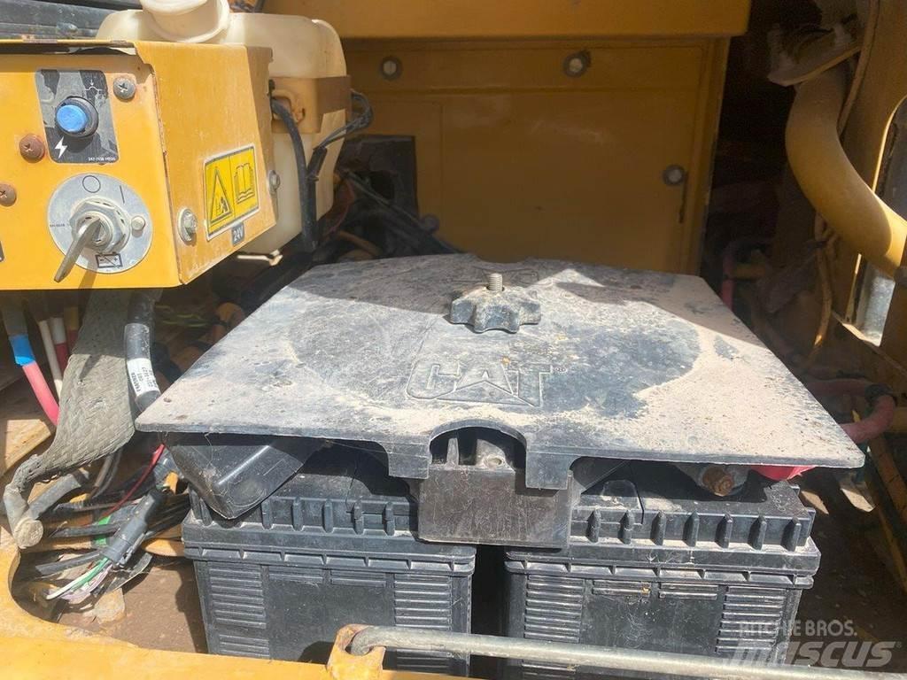 CAT 324 D NVT Kāpurķēžu ekskavatori