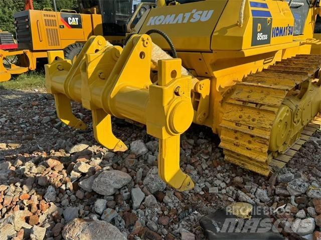 Komatsu D 85 Kāpurķēžu buldozeri