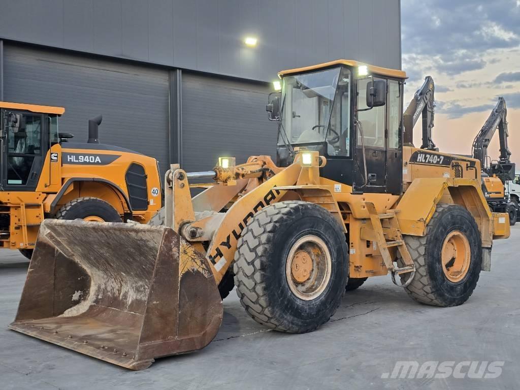 Hyundai 740-7 Iekrāvēji uz riteņiem
