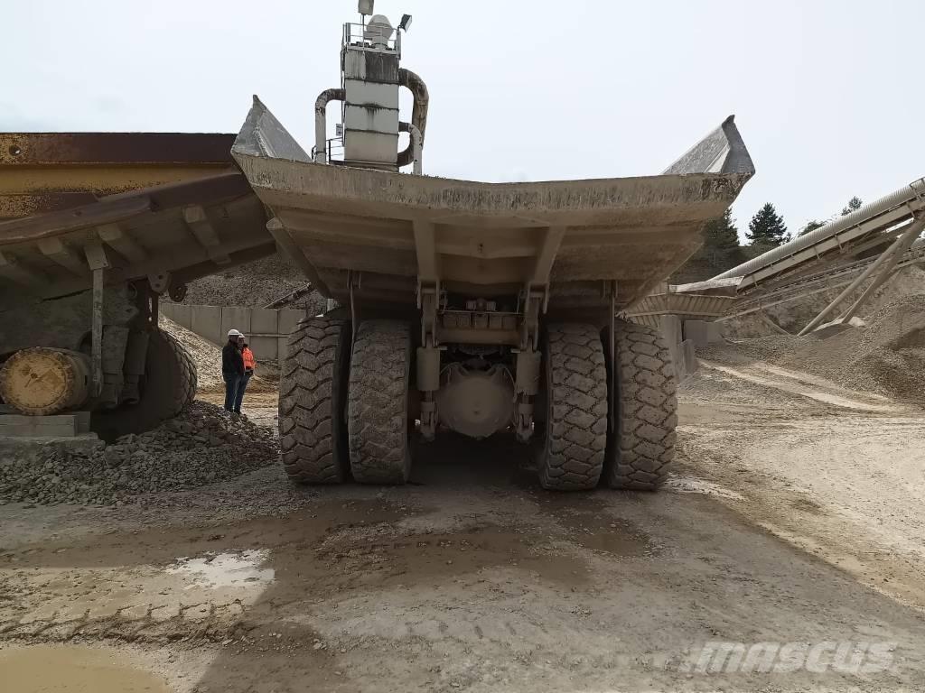 Komatsu HD 605-5 Karjeras kravas automašīnas
