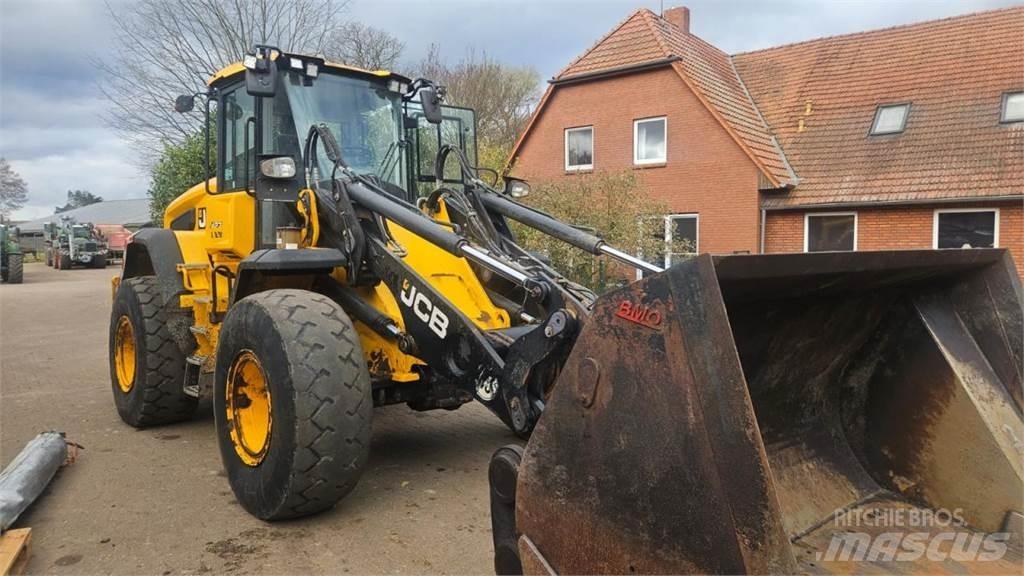 JCB 427 agri Iekrāvēji uz riteņiem