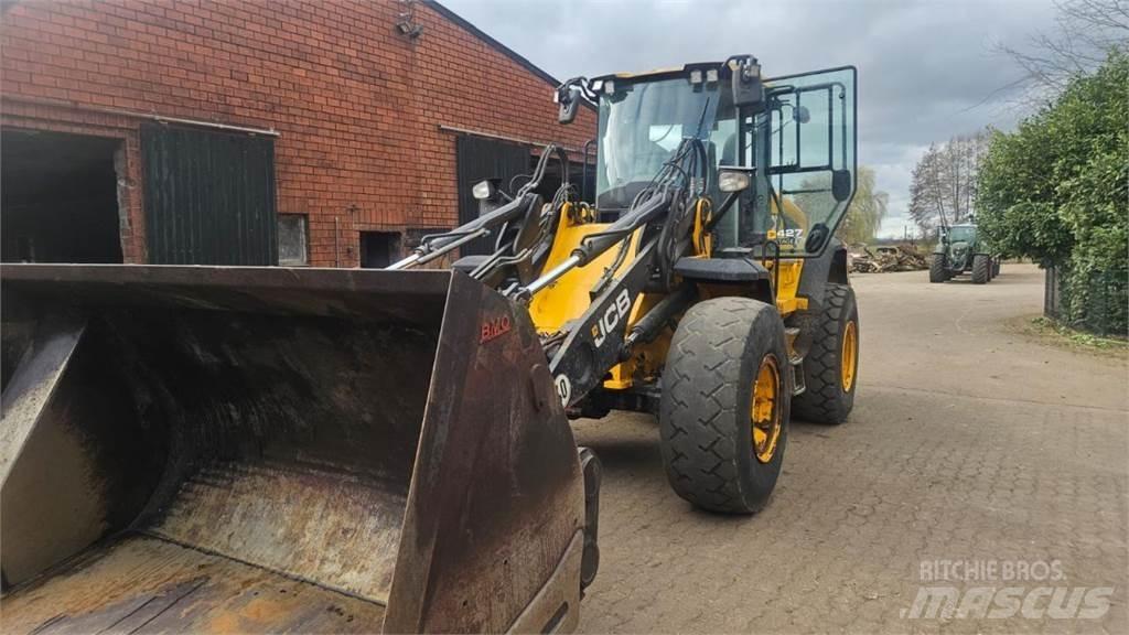 JCB 427 agri Iekrāvēji uz riteņiem