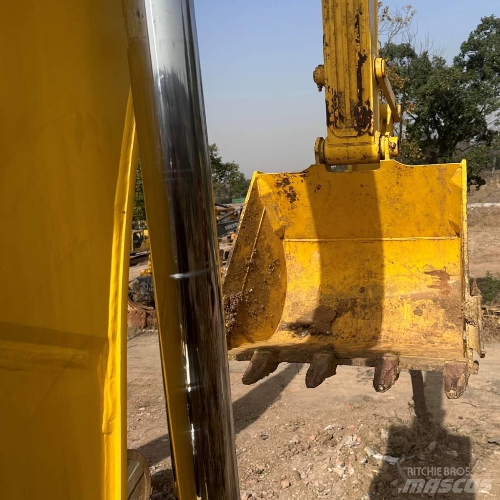 Komatsu 240LC-8 Kāpurķēžu ekskavatori