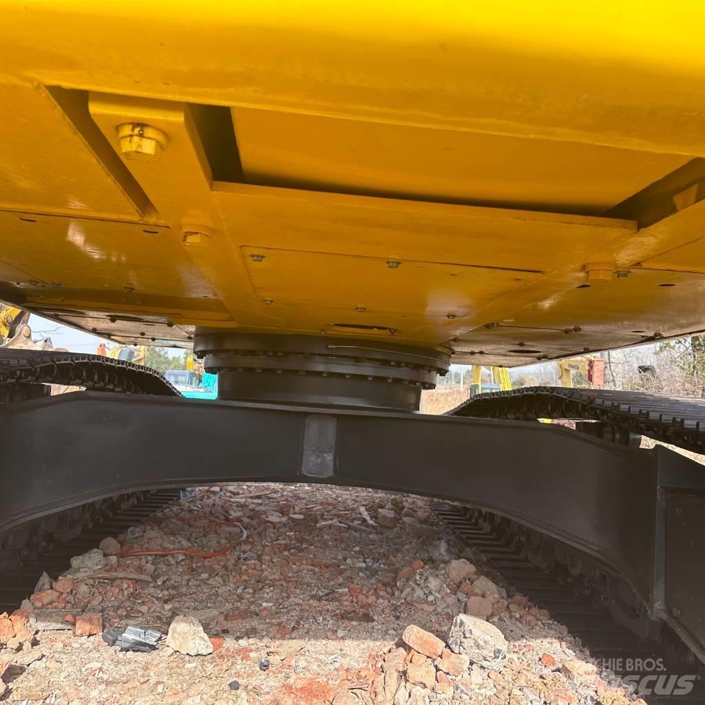 Komatsu 240LC-8 Kāpurķēžu ekskavatori