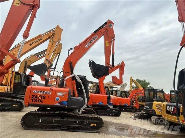 Hitachi ZX 130 Kāpurķēžu ekskavatori