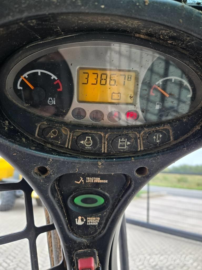 Bobcat S 450 Lietoti riteņu kompaktiekrāvēji