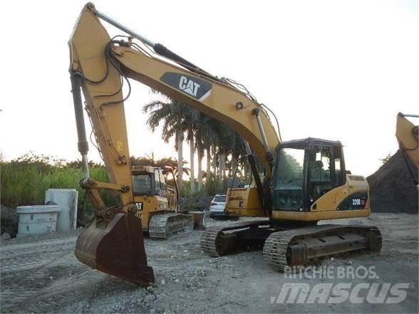 CAT 320D Kāpurķēžu ekskavatori