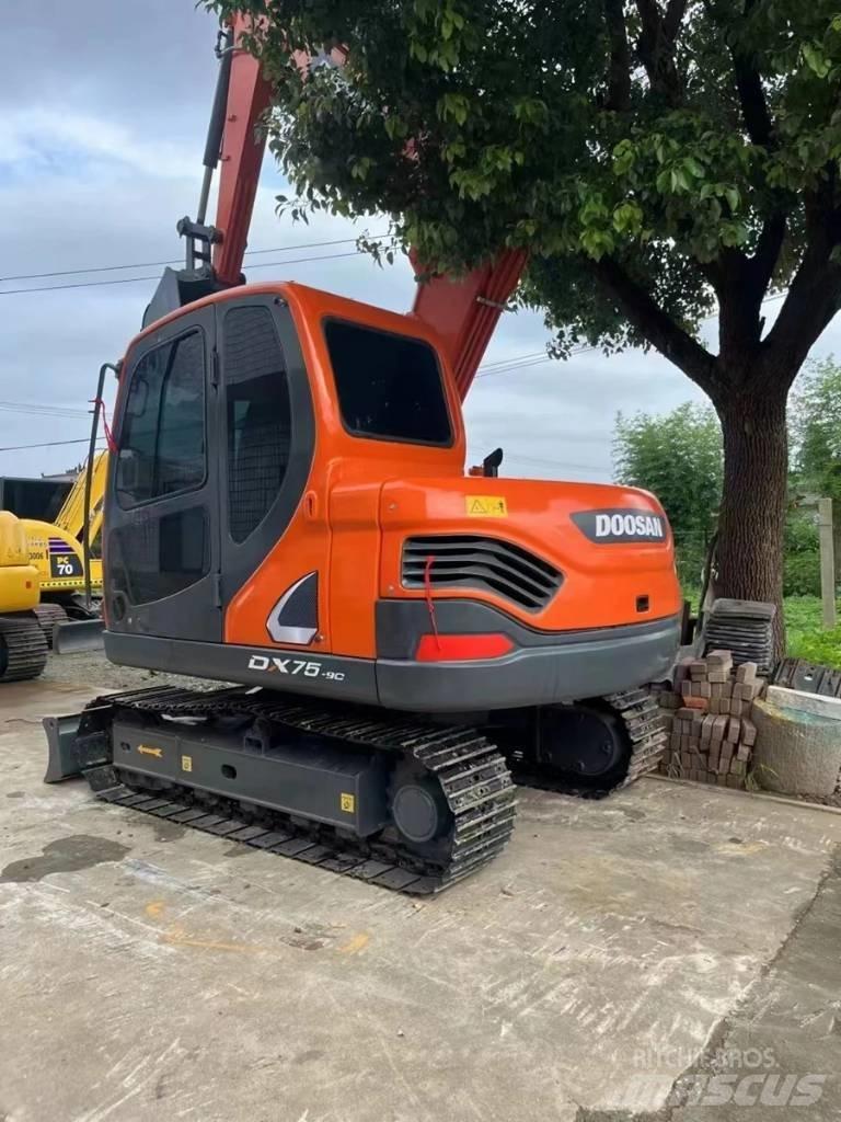 Doosan DX75-9C Kāpurķēžu ekskavatori