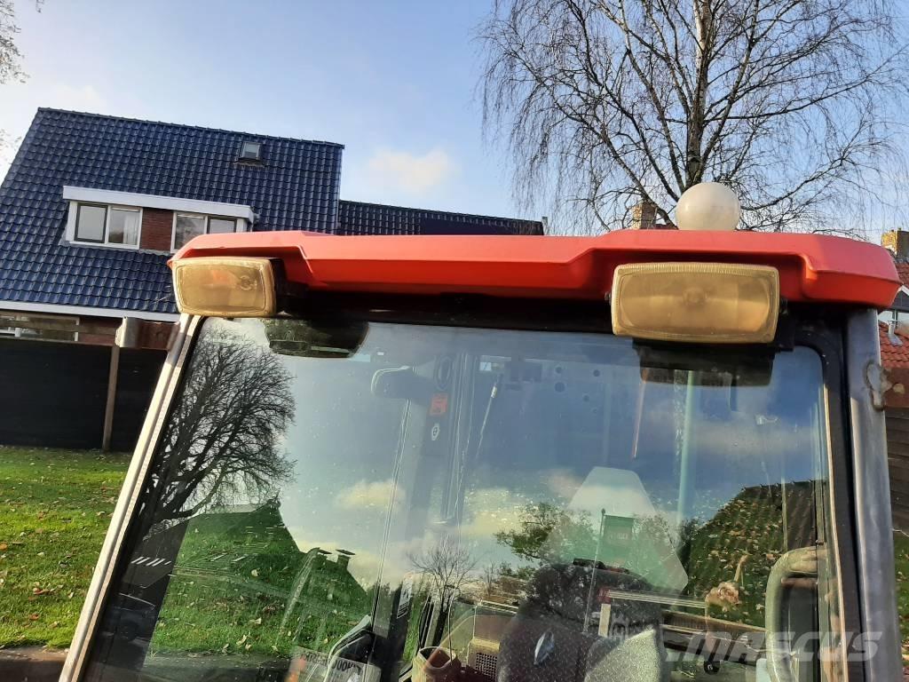 Kubota B 2530 Kompaktie traktori