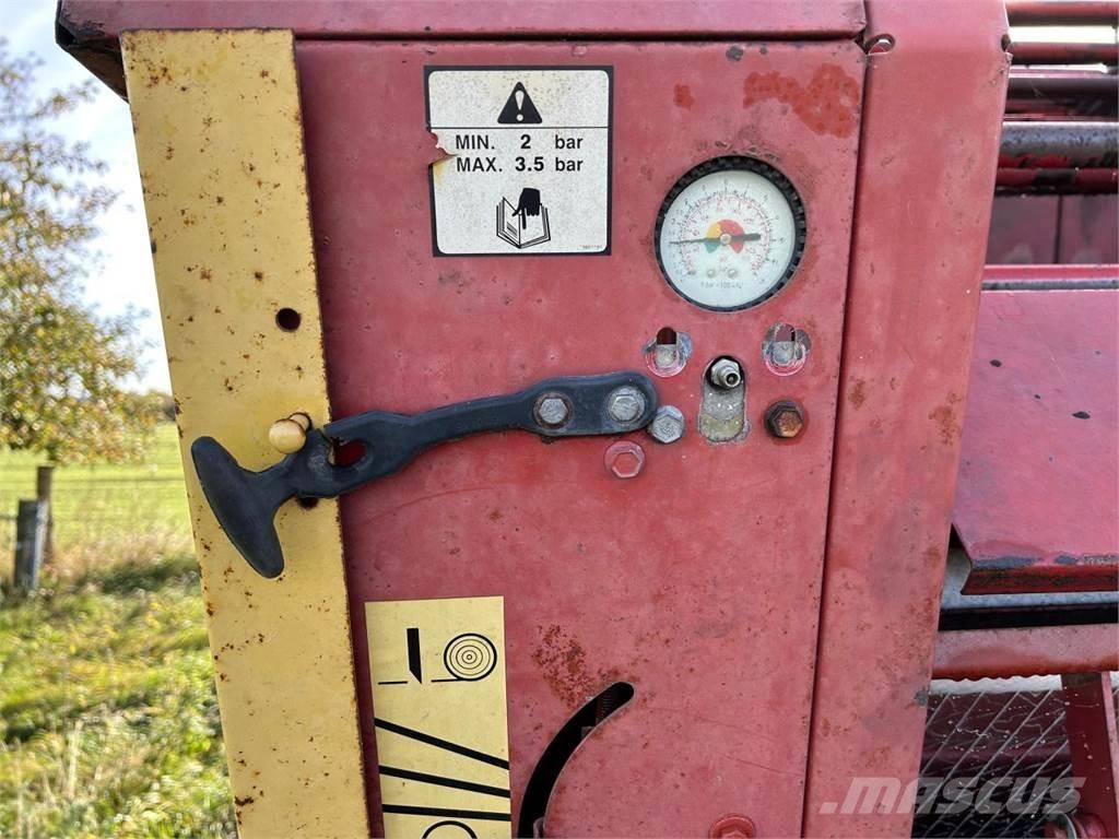 New Holland 865 Rituļu preses