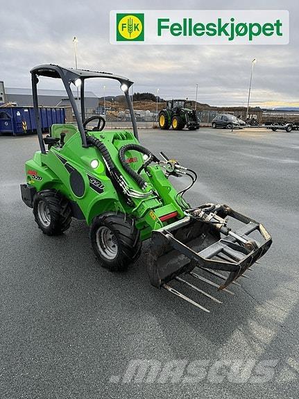 Avant 520 Lietoti riteņu kompaktiekrāvēji